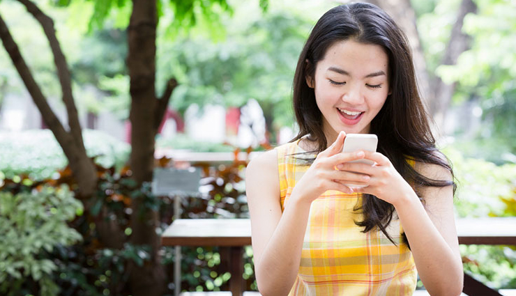 texting behaviors,signs of interest,relationship tips