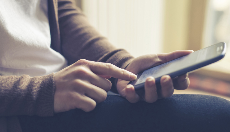 texting behaviors,signs of interest,relationship tips