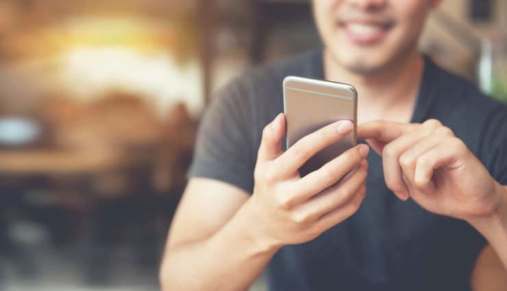 Tips To Text Your Crush Without Being Annoying
