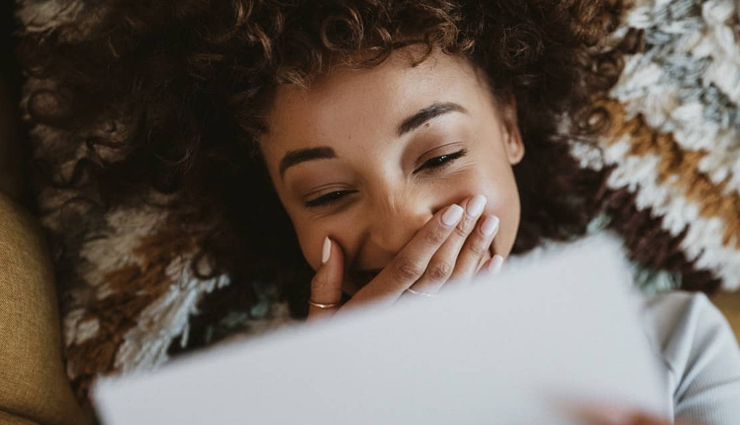 cute messages to make your girl blush,texts that will make your girl blush,mates and me,relationship tips,girl blushing after reading texts