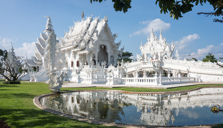 thailand,temples in thailand famous temples,wat rong khun,sanctuary of truth,wat pa maha chedi kaew,wat pho,wat arun,wat phra kaew