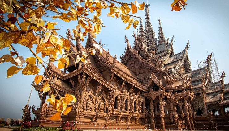 thailand,temples in thailand famous temples,wat rong khun,sanctuary of truth,wat pa maha chedi kaew,wat pho,wat arun,wat phra kaew