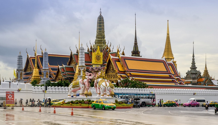 thailand,temples in thailand famous temples,wat rong khun,sanctuary of truth,wat pa maha chedi kaew,wat pho,wat arun,wat phra kaew
