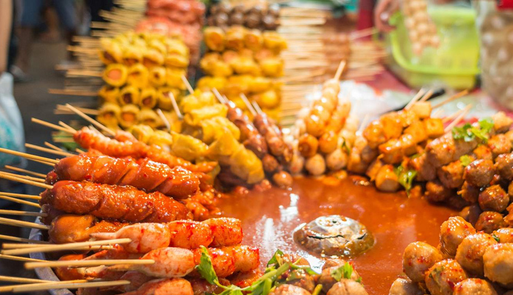 थाईलैंड घूमने जाएं तो जरूर लें यहां के इन 8 स्ट्रीट फूड का स्वाद