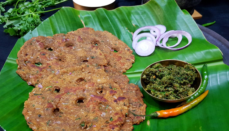 ठण्ड के दिनों में ले गर्मागर्म महाराष्ट्र स्पेशल थालीपीठ का स्वाद #Recipe 
