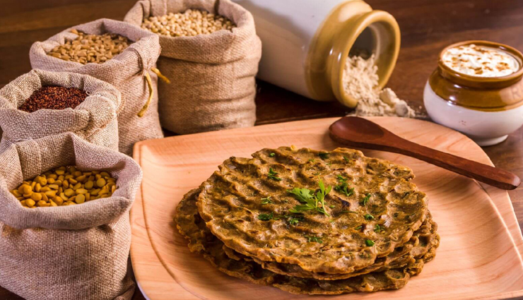 परंपरागत महाराष्ट्रीयन फूड है थालीपीठ, स्वाद के साथ मिलेगी सेहत भी #Recipe