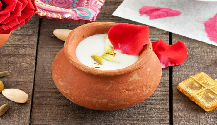 महाशिवरात्रि 2020 : घर पर ही बनाए भोले का प्रसाद ठंडाई #Recipe