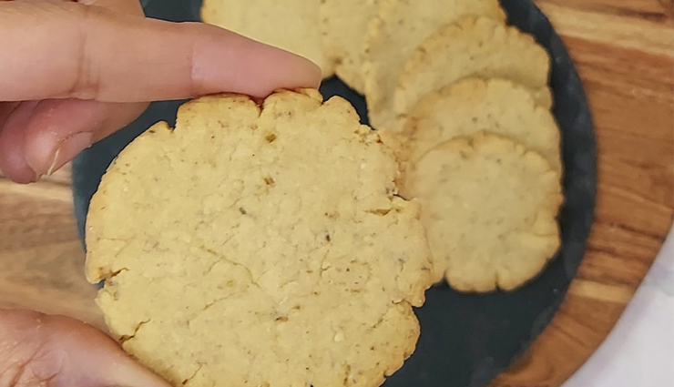 Recipe- Easy to Make Baked Thandai Mathri