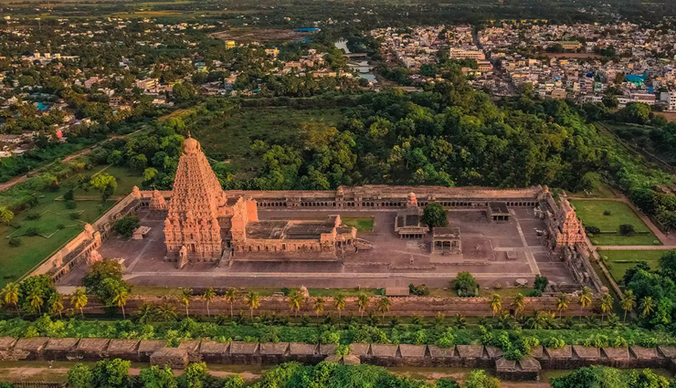 royal palaces in india,must-visit palaces india,indian heritage hotels,historic palaces india,mysore palace,prag mahal bhuj,chowmahalla palace,padmanabhapuram palace,thanjavur palace,jai vilas mahal,jal mahal jaipur,leh palace,datia palace,ujjayanta palace,cooch behar palace