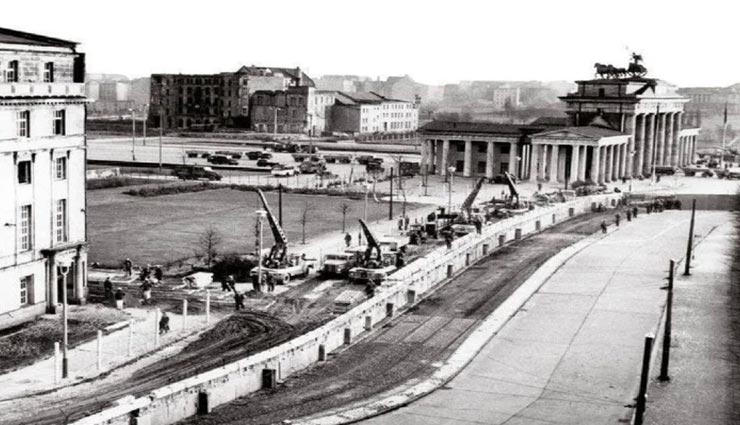 weird news,weird information,berlin wall,berlin wall history,wall divided germany into two parts