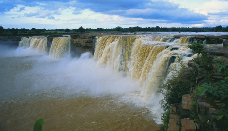 foreigners,places in india beautiful than foreigners,khajjiar,the chitrakote falls of chhattisgarh,chopta,manali,munnar tea plantations in kerala,patnitop,thar desert,alleppey,travel,india tourism,tourist places in india,holidays,travel guide