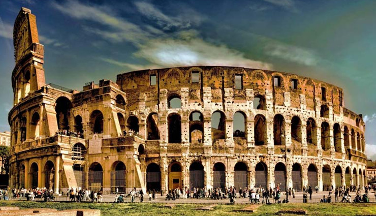 holidays,taj mahal,10 famous historic sites around the world,historic sites,historical places around the world,wander lust,places to be visited around the world,machu picchu,tikal,the pyramids at giza,angkor wat,petra,stonehenge,the colosseum and forum,the parthenon,easter island