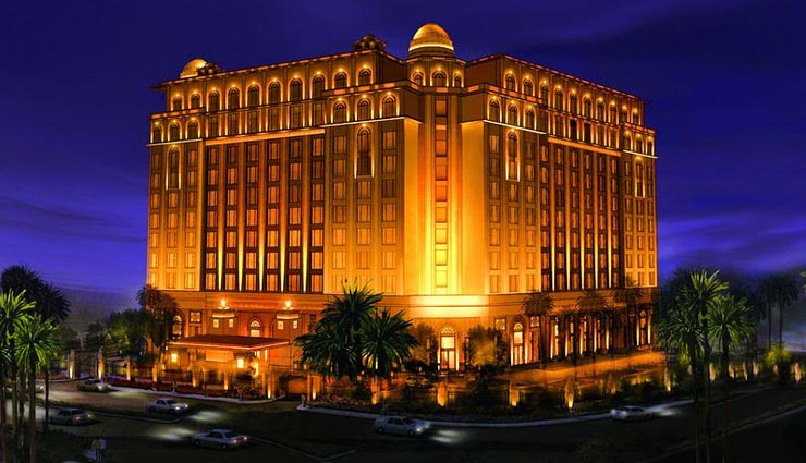 5 hotels to spot bollywood celebrities,siolim house goa,taj lands end bandra mumbai,the leela palace chanakyapuri new delhi,elsewhere north goa,jw marriott juhu mumbai