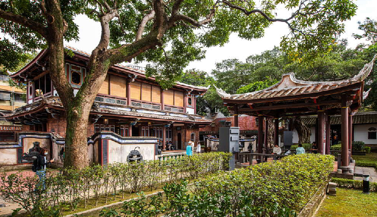 taiwan vacation attractions,taipei 101 observation deck,beitou hot springs,rainbow village nantun,taroko gorge hiking trails,sun moon lake leisure activities,yandmingshan national park,xinshe sea of flowers taichung,lin family mansion and garden,zushi temple architecture,wusheng night market shopping and dining,taiwanese tourist destinations,taiwan sightseeing spots,must-visit places in taiwan,cultural attractions in taiwan