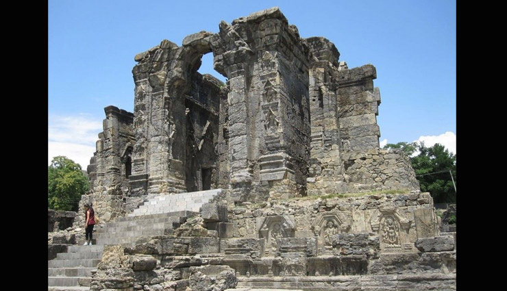 the kheer bhawani temple,the shankaracharya temple,the lord surya or martand temple,lord shiva & lord vishnu at awantipur,sharika devi temple,temples in kashmir,kashmir