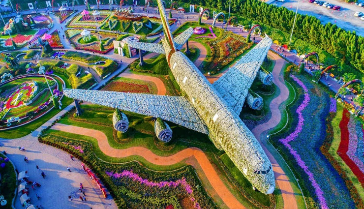 holidays,dubai visit,abu dhabi places,burj khalifa,desert safari,gold souk,deira,dhow cruise dubai creek,the miracle garden,tourist place