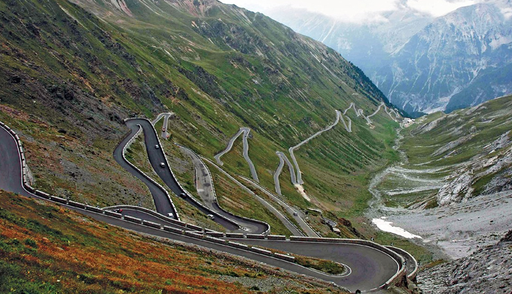 wander lust,traveling on these can cost your life too,most dangerous roads in the world,most risky road in the world,difficult roads in the world