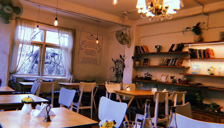 hauz khas village in delhi,food cafes in hauz khas village in delhi,delhi travel,holidays in delhi