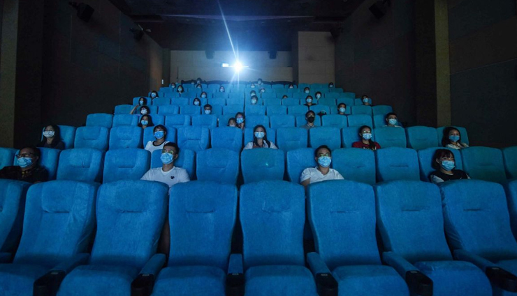 चीन में 5 महीने के बाद फिर खुले थियेटर, दिखाई दी ऐसी तस्वीर