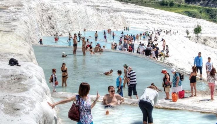 weird news,weird waterfall,mysterious waterfall,pamukkale thermal pools,turkey