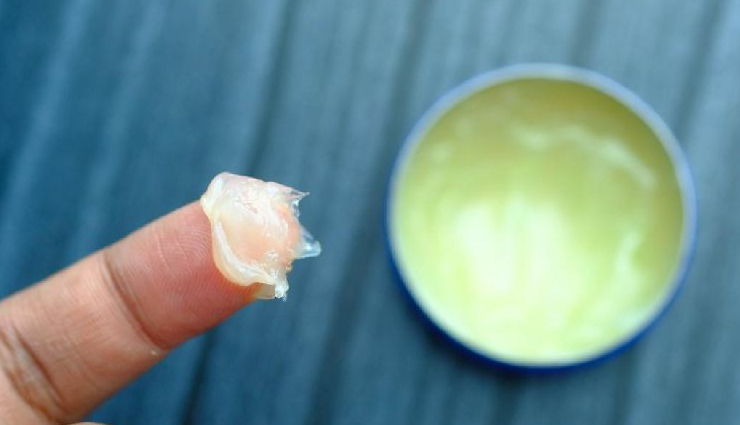 home remedies,home remedies for long eyelashes,long eyelashes,beauty tips,skin tips,Olive Oil,vaseline,coconut oil,eggs,green tea,coconut oil and lavender essential oil,aloe vera,almond oil,castor oil,brush the eyelashes,beauty tips