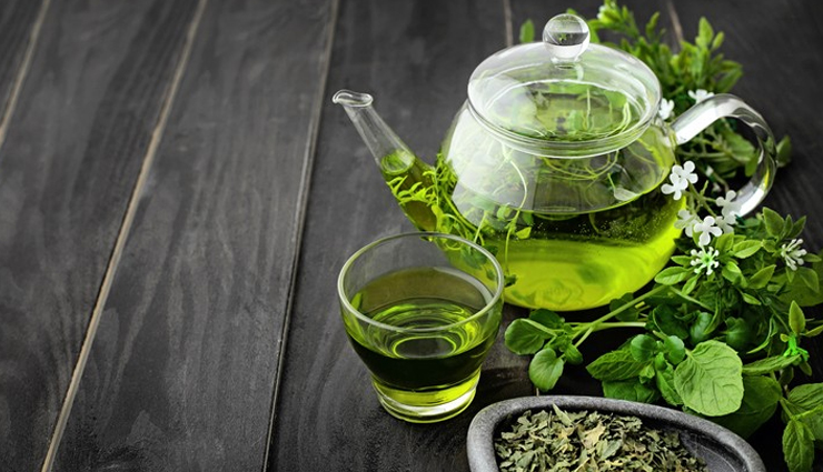 home remedies,home remedies for long eyelashes,long eyelashes,beauty tips,skin tips,Olive Oil,vaseline,coconut oil,eggs,green tea,coconut oil and lavender essential oil,aloe vera,almond oil,castor oil,brush the eyelashes,beauty tips