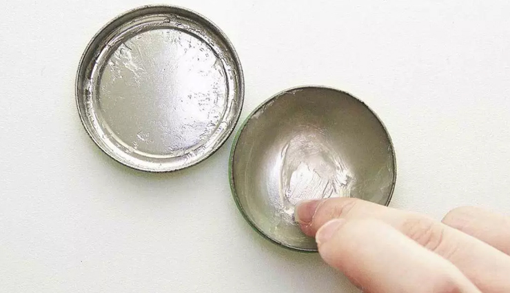 castor oil,egg yolk,Olive Oil,petroleum jelly,vitamin e capsule,thick eyebrows,home remedies for thick eyebrows,eyebrow care tips,beauty tips,summer tips,skin care tips