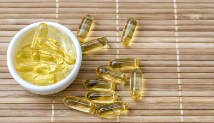 castor oil,egg yolk,Olive Oil,petroleum jelly,vitamin e capsule,thick eyebrows,home remedies for thick eyebrows,eyebrow care tips,beauty tips,summer tips,skin care tips