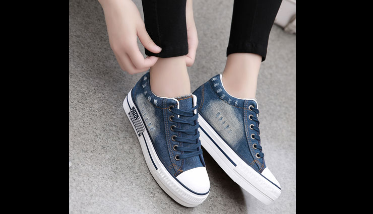 trending women sneakers,women sneakers,women fashion trends,minimalist,gum soles,thick soles,big logos,slip-on sneakers