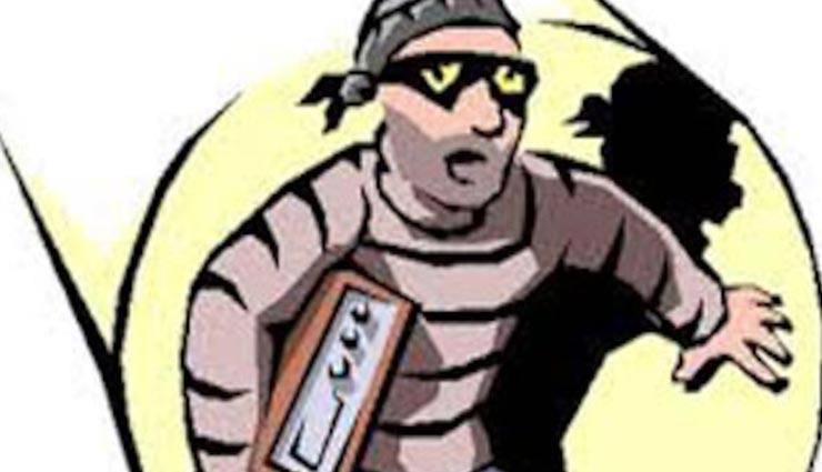 बांसवाडा : पश्च्याताप या डर, दिन को चुराए मुकुट रात को फिर से मंदिर छोड़ गया चोर