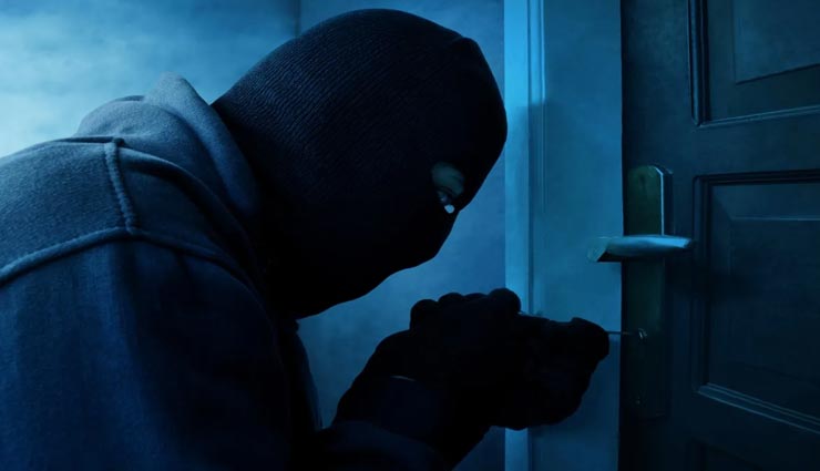 चोरी में मिला इतना कुछ कि चोर को खुशी के मारे आ गया हार्ट अटैक