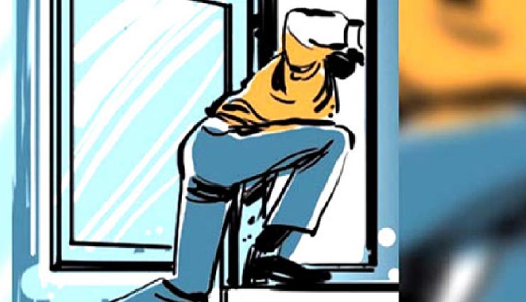 उदयपुर : शराब की दुकान में चोरों ने लगाई सेंध, ताला ताेड़कर ले गए 5 लाख की बोतलें 