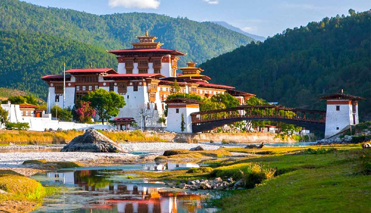 bhutan valleys,beautiful valleys in bhutan,phobjikha valley bhutan,punakha valley bhutan,paro valley bhutan,haa valley bhutan,thimphu valley bhutan,lhuentse valley bhutan,bumthang valley bhutan,trongsa valley bhutan,bhutan travel destinations,scenic valleys bhutan,best places to visit in bhutan,bhutan nature tourism,valleys of bhutan