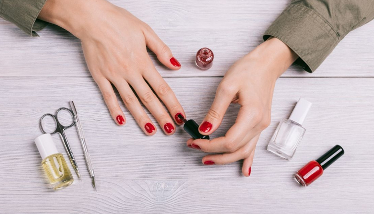 dry nail polish quickly,nail polish,nail polish dray,tips to dry nail polish faster,beauty,beauty tips