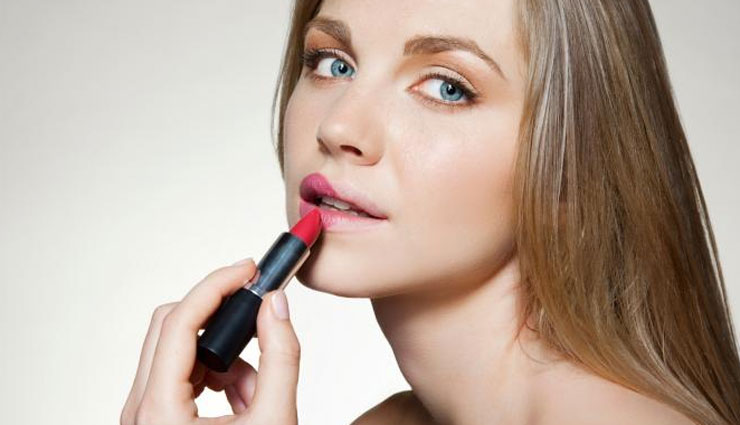 lip color for thin lips woman,beauty tips,lip colors,trending lip colors,makeup tips