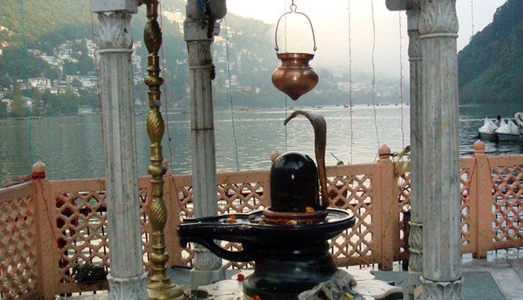 झेलना पड़ सकता है भगवान शिव का प्रकोप, भूलकर भी शिवलिंग पर ना चढ़ाये ये चीजें