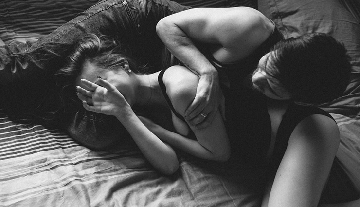 सेक्स के दौरान पुरुषों से कहें ये 5 बातें, बिस्तर पर दिखेगा परफोर्मेंस में असर