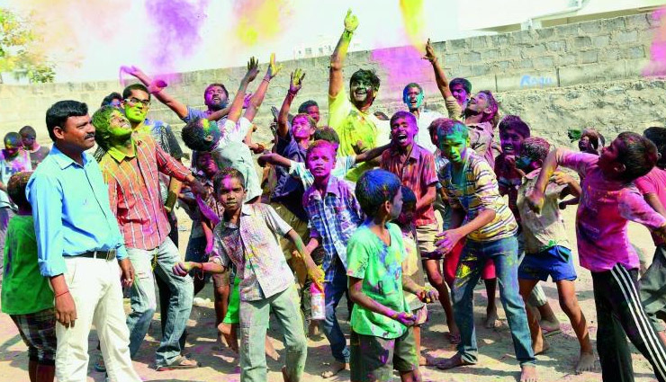 Holi Special 2019: होली पर आपकी सेहत को नुकसान पहुँचा सकती है ये 5 चीजें, सावधानी बरतने में ही भलाई 