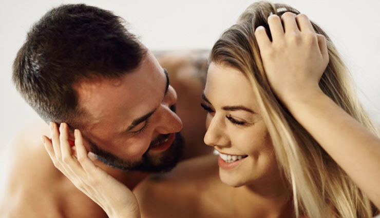 things men want you to wear,things to wear in bed,intimacy tips,relationship tips