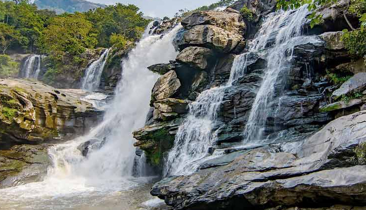 munnar waterfalls tour,best waterfalls in munnar,munnar breathtaking waterfalls,must-see waterfalls in munnar,munnar waterfalls exploration,top munnar waterfall destinations,munnar spectacular waterfalls,discovering munnar waterfall wonders