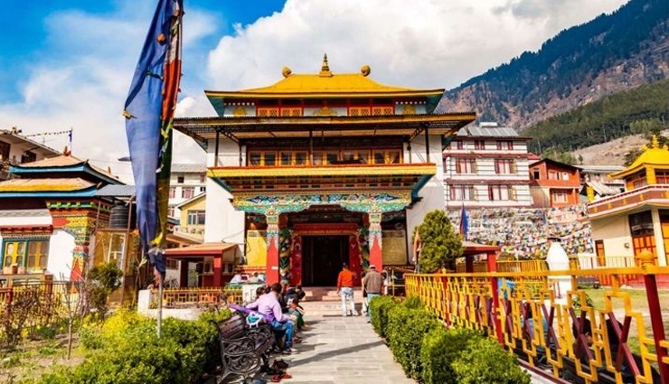 things to do in manali,manali winter activities,manali february,skiing in solang valley,paragliding manali,rohtang pass,hadimba devi temple,old manali,vashisht hot springs,naggar castle,tibetan monasteries,local cuisine manali