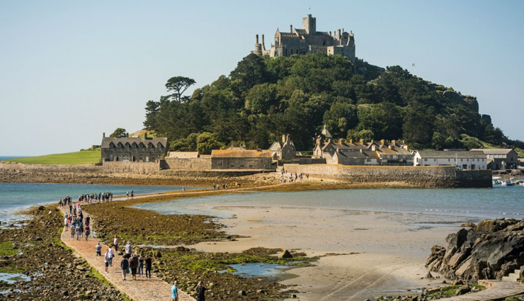 tidal islands,tidal islands in the world,st michaels mount,uk,modo,south korea,newquay island,mont saint-michel,france,haji ali dargah,india,rough island