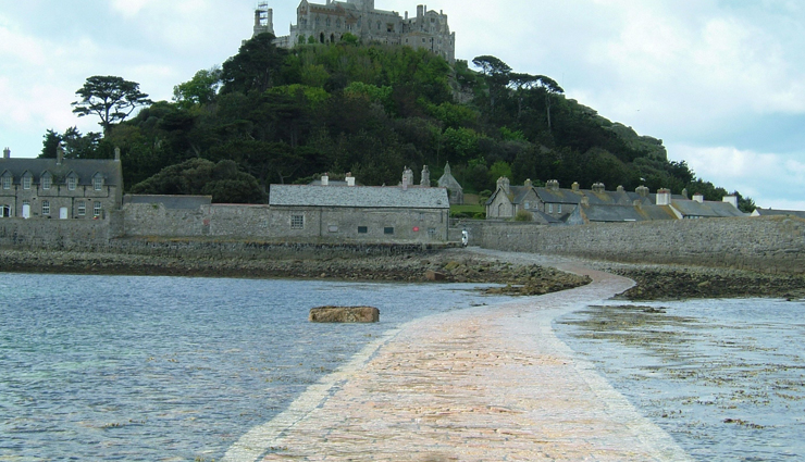 tidal islands around the world,st michaels mount,uk,modo,south korea,newquay island,uk,mont saint-michel,france,haji ali dargah,india