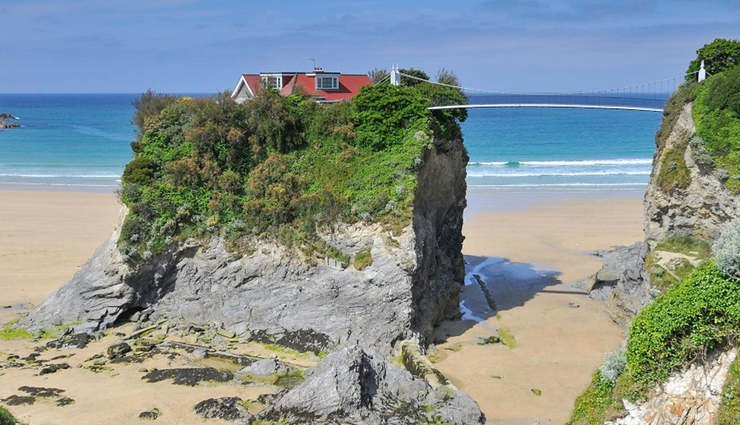 tidal islands around the world,st michaels mount,uk,modo,south korea,newquay island,uk,mont saint-michel,france,haji ali dargah,india