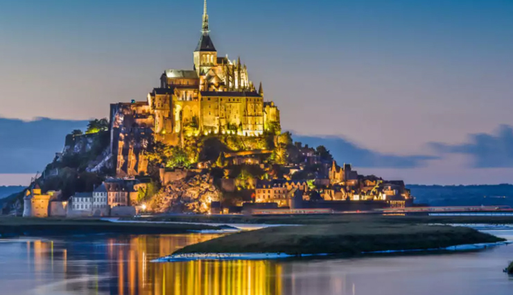 tidal islands,tidal islands in the world,st michaels mount,uk,modo,south korea,newquay island,mont saint-michel,france,haji ali dargah,india,rough island