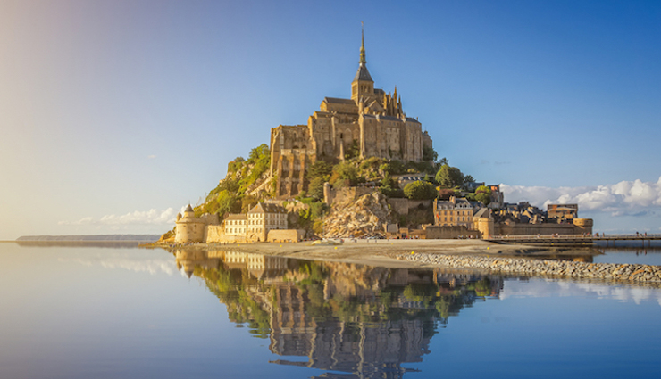 tidal islands around the world,st michaels mount,uk,modo,south korea,newquay island,uk,mont saint-michel,france,haji ali dargah,india