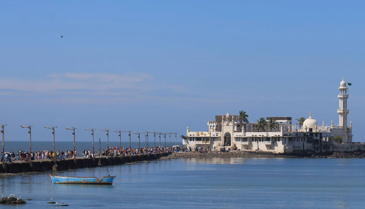 tidal islands,tidal islands in the world,st michaels mount,uk,modo,south korea,newquay island,mont saint-michel,france,haji ali dargah,india,rough island