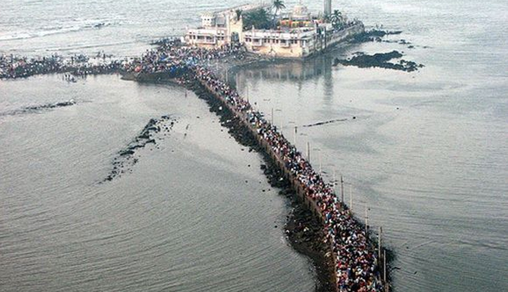 tidal islands around the world,st michaels mount,uk,modo,south korea,newquay island,uk,mont saint-michel,france,haji ali dargah,india