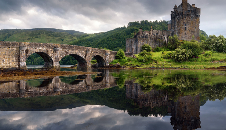 tidal islands,tidal islands in the world,st michaels mount,uk,modo,south korea,newquay island,mont saint-michel,france,haji ali dargah,india,rough island