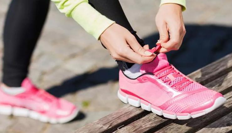 आखिर क्यों खुल जाते हैं बार-बार जूते के फीते, जानें इसका अनोखा कारण weird news,weird information,shoelaces